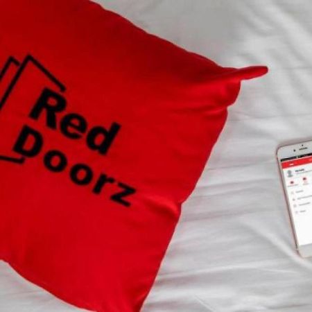 Отель Reddoorz Near Umy Yogyakarta 3 Gamping Экстерьер фото